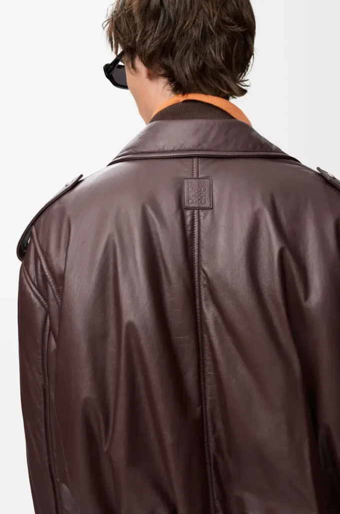 Chaqueta motera abullonada en piel de cordero napa Marrón oscuro Chaqueta motera abullonada en piel de cordero napa Marrón oscuro