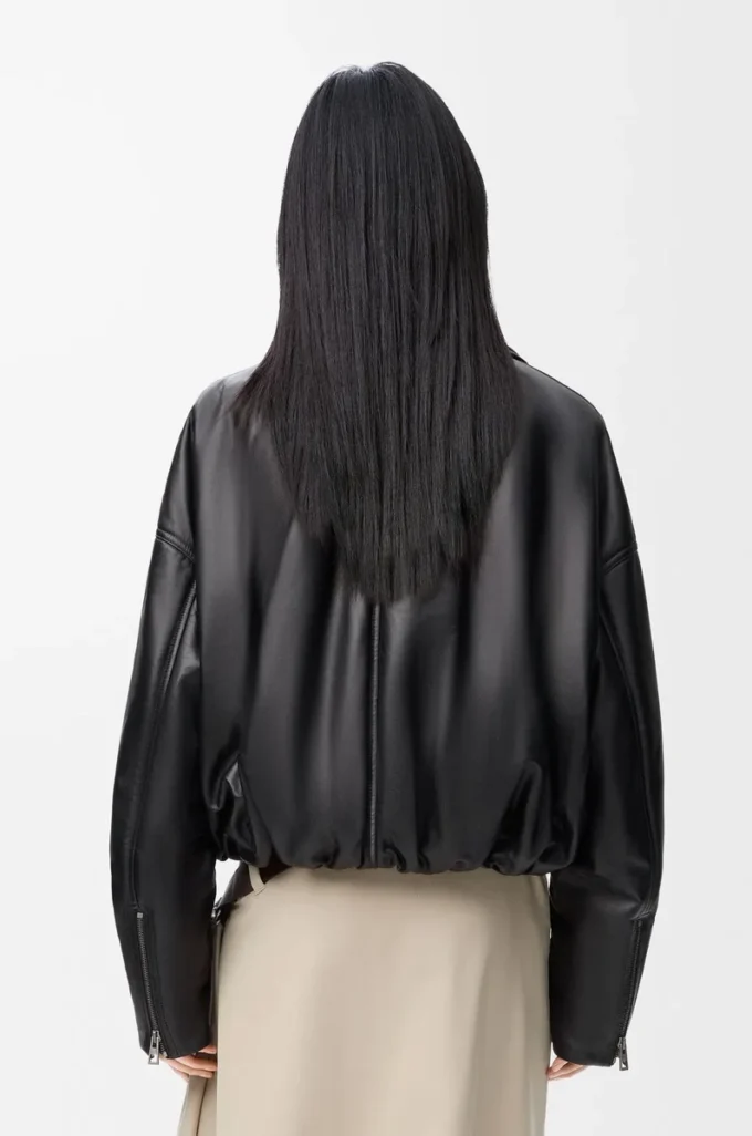 Chaqueta motera de piel de cordero napa. Color negro. Chaqueta motera de piel de cordero napa. Color negro.