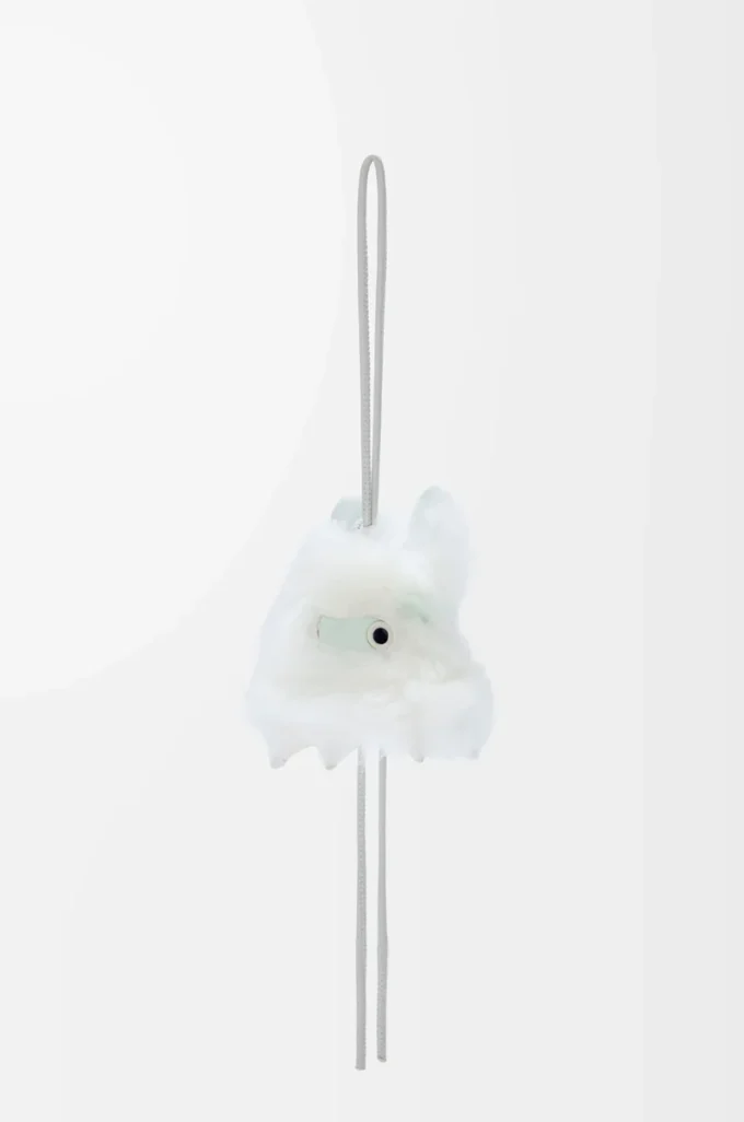 Charm Snow Bunny en piel de oveja Blanca Charm Snow Bunny en piel de oveja Blanca