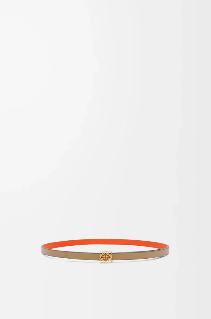Cinturón reversible con cubo Anagram en piel de becerro lisa, color verde arcilla/naranja vivo/dorado Cinturón reversible con cubo Anagram en piel de becerro lisa, color verde arcilla/naranja vivo/dorado
