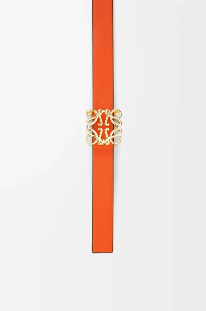 Cinturón reversible con cubo Anagram en piel de becerro lisa, color verde arcilla/naranja vivo/dorado Cinturón reversible con cubo Anagram en piel de becerro lisa, color verde arcilla/naranja vivo/dorado