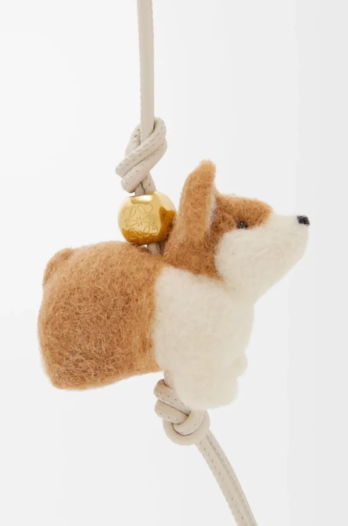 Colgante Corgi en fieltro y piel de becerro Soft White/Orange Colgante Corgi en fieltro y piel de becerro Soft White/Orange