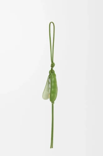 Colgante en forma de vaina de guisante en piel de becerro clásica verde primavera/jade primavera