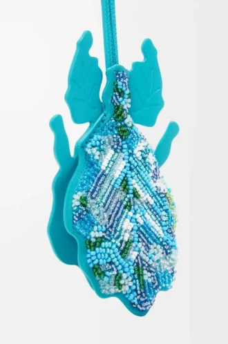 Colgante para llavero con forma de insecto hoja en piel con cuentas turquesa intenso Colgante para llavero con forma de insecto hoja en piel con cuentas turquesa intenso