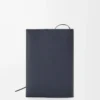 Cuaderno en piel de becerro azul marino oscuro Cuaderno en piel de becerro azul marino oscuro