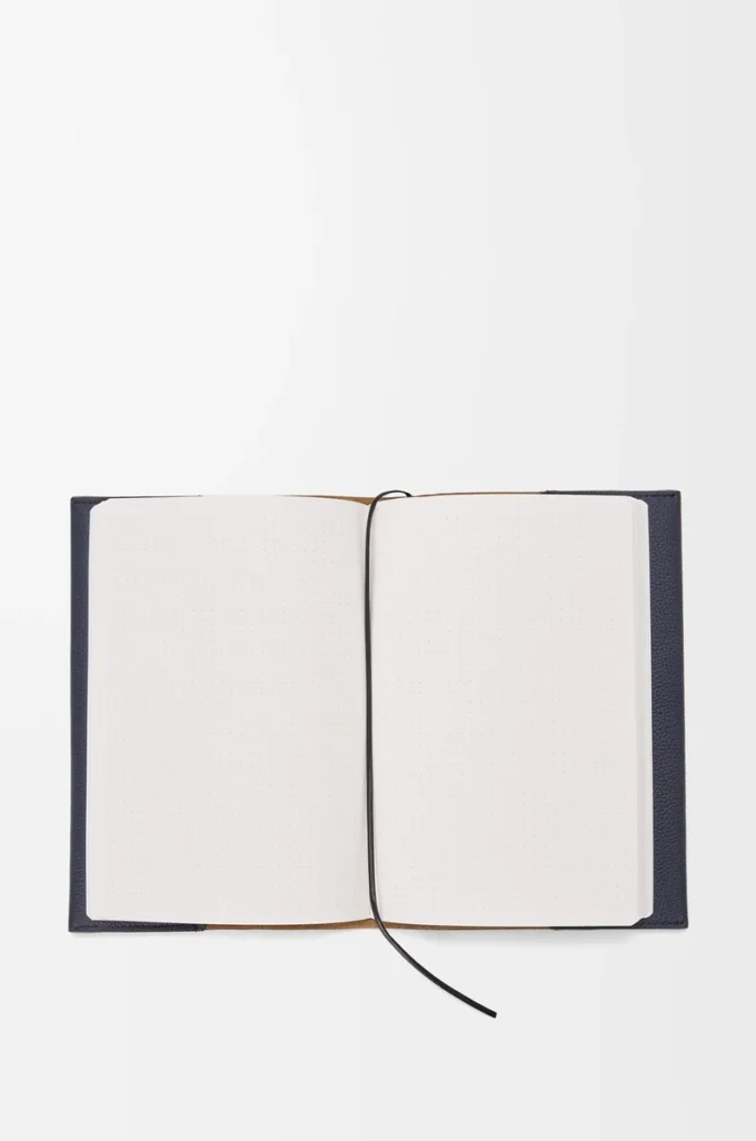 Cuaderno en piel de becerro azul marino oscuro Cuaderno en piel de becerro azul marino oscuro