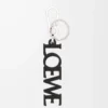 Dije LOEWE Signature en piel de becerro lisa. Negro