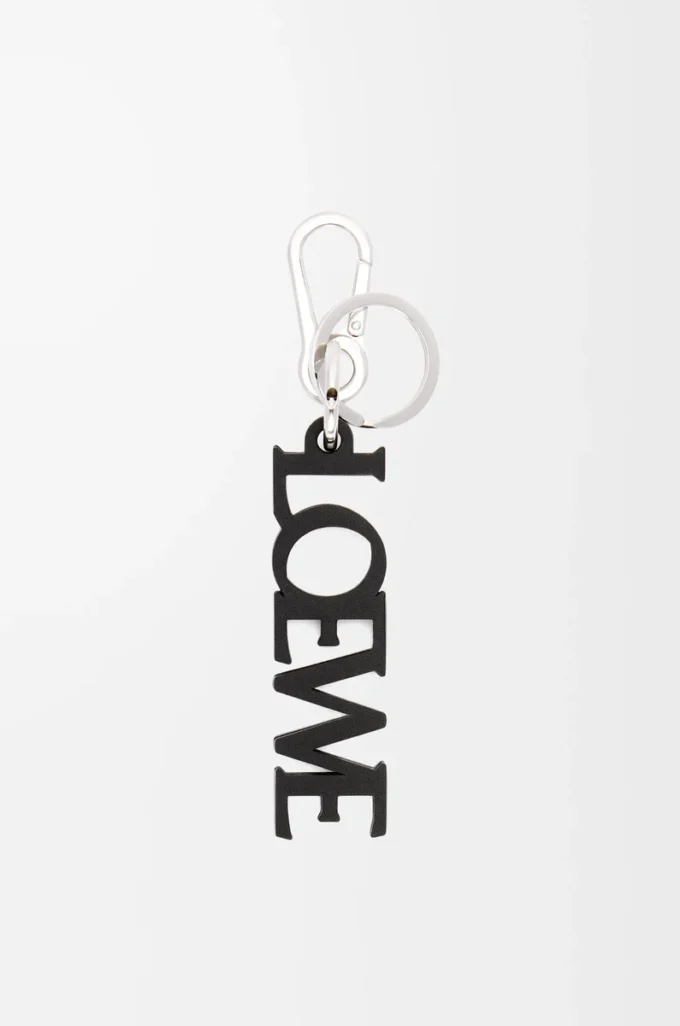 Dije LOEWE Signature en piel de becerro lisa. Negro