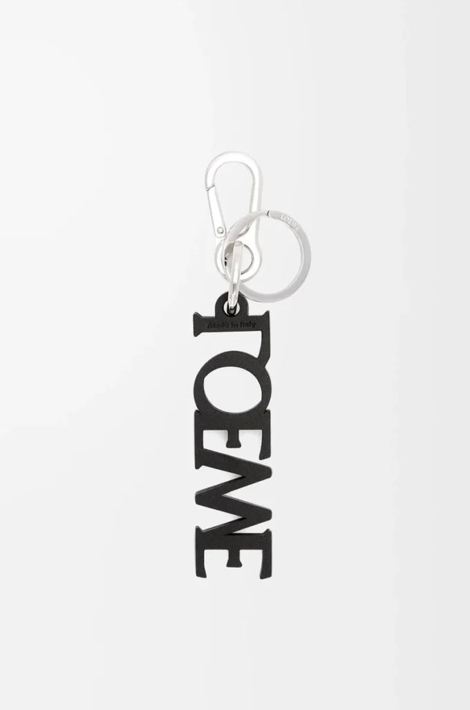 Dije LOEWE Signature en piel de becerro lisa. Negro