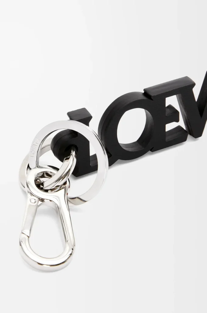 Dije LOEWE Signature en piel de becerro lisa. Negro