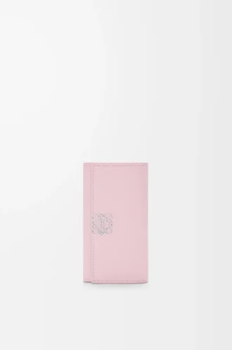 Estuche para llaves Anagram en piel de becerro granulada Blossom