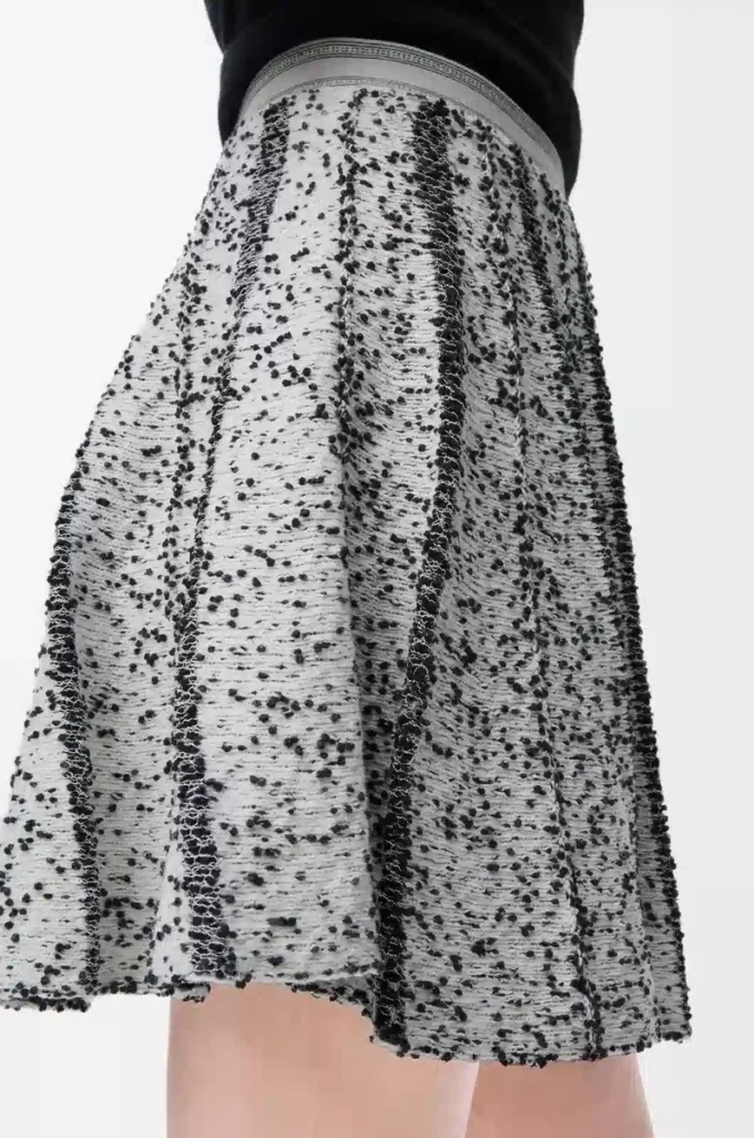 Falda de lana en blanco/negro
