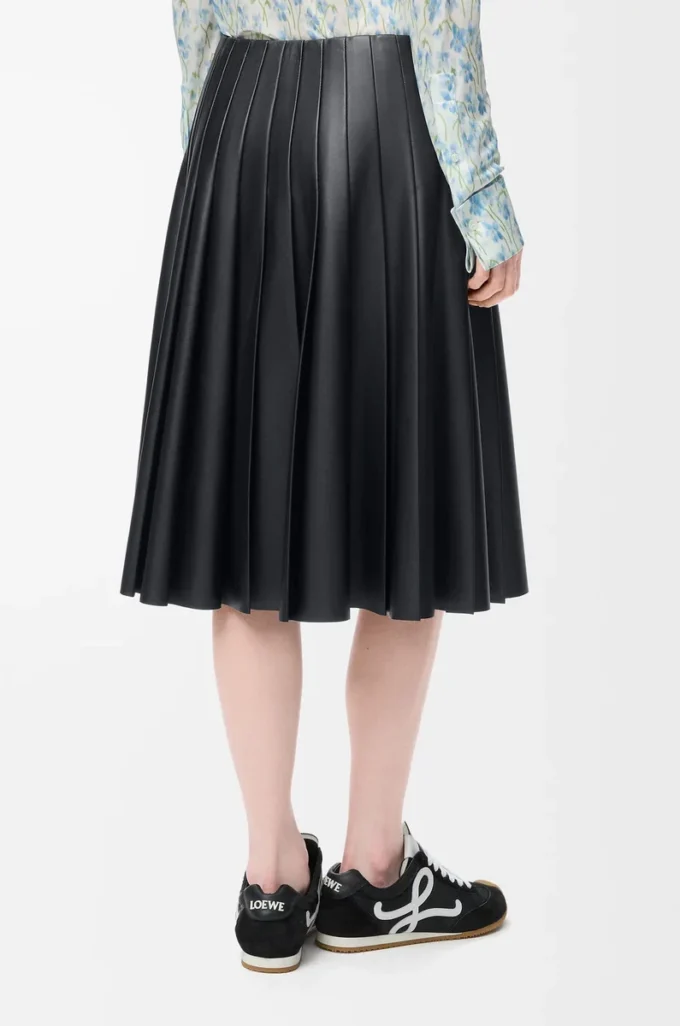 Falda plisada de piel de cordero napa. Negro Falda plisada de piel de cordero napa. Negro