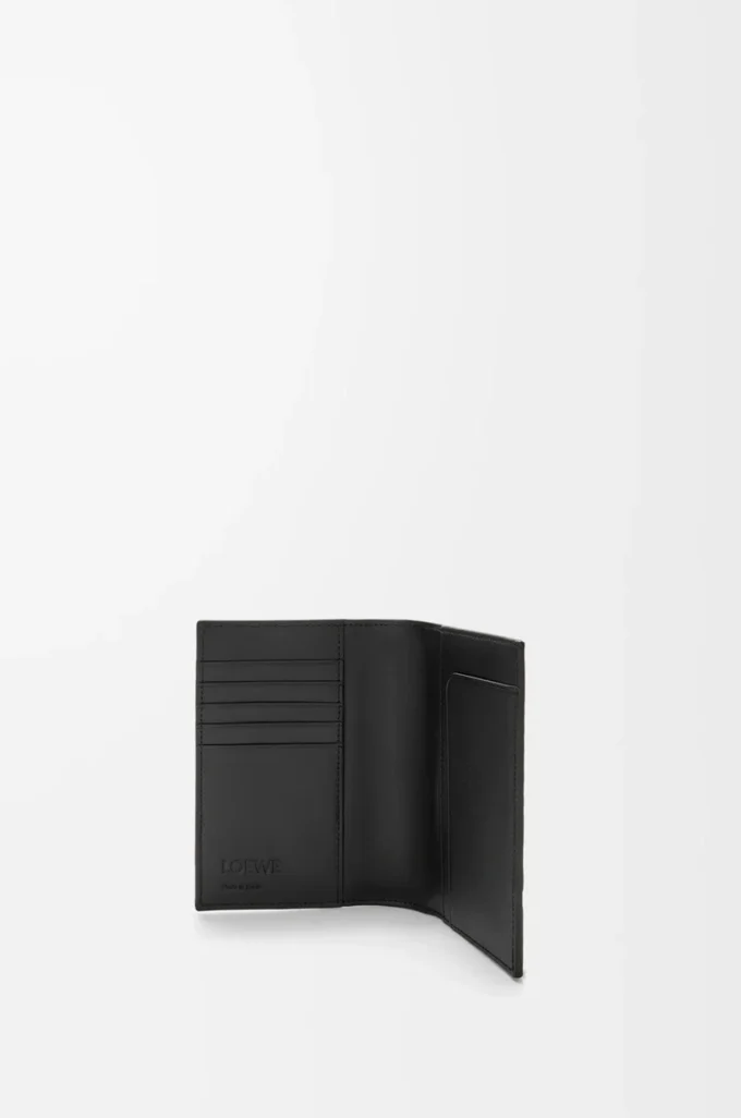 Funda para pasaporte Puzzle en piel de becerro granulada flexible. Color negro. Funda para pasaporte Puzzle en piel de becerro granulada flexible. Color negro.