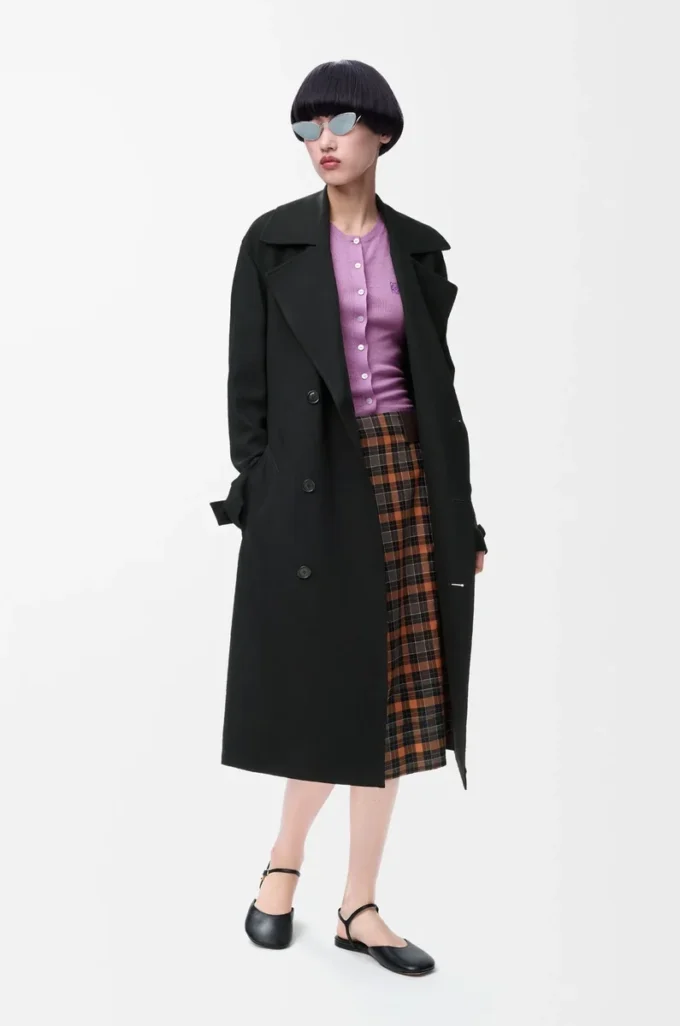 Gabardina en viscosa elástica. Color negro Gabardina en viscosa elástica. Color negro