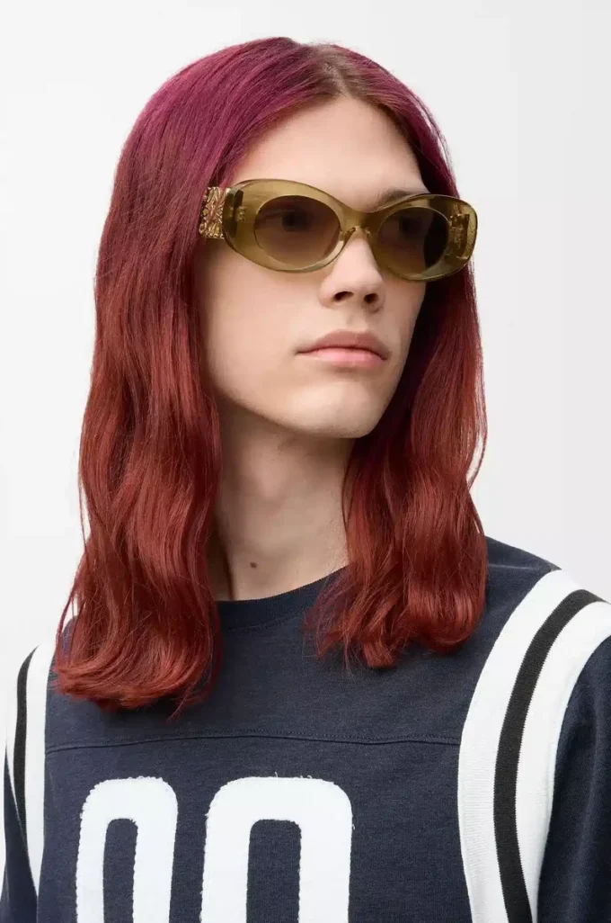 Gafas de sol ovaladas maxi Anagram biseladas, color oliva transparente Gafas de sol ovaladas maxi Anagram biseladas, color oliva transparente