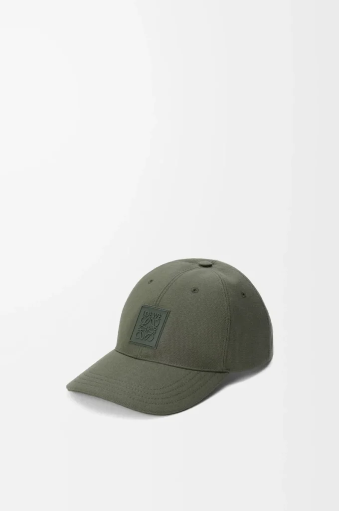 Gorra con parche de lona verde caqui Gorra con parche de lona verde caqui
