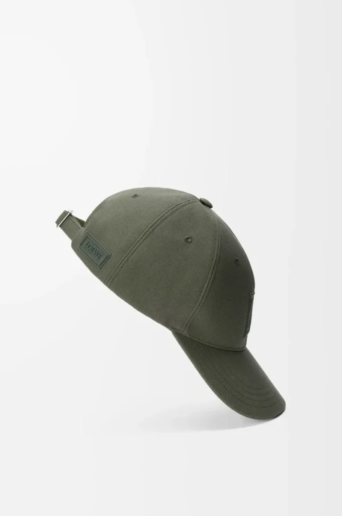 Gorra con parche de lona verde caqui Gorra con parche de lona verde caqui