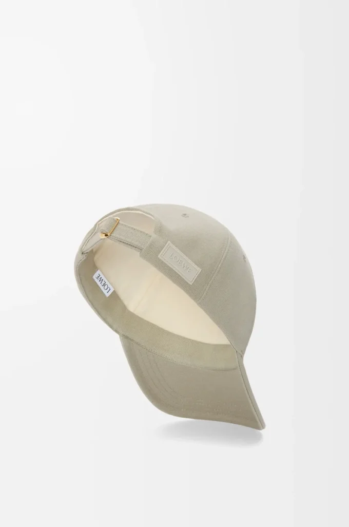 Gorra con parche en lona Shell Grey