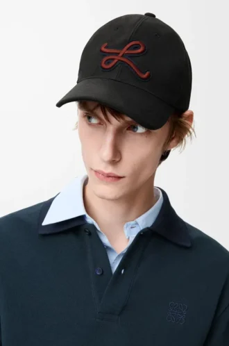 Gorra con parche L en algodón negro
