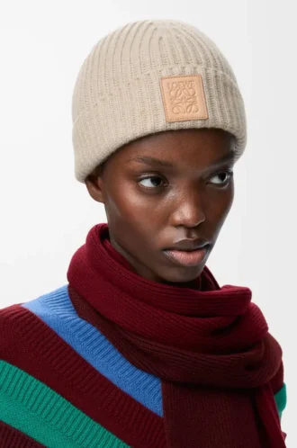 Gorro de cachemira en color beige claro