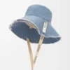 Gorro de pescador deshilachado en denim y piel de becerro Denim azul Gorro de pescador deshilachado en denim y piel de becerro Denim azul