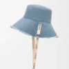 Gorro de pescador deshilachado en denim y piel de becerro Denim azul Gorro de pescador deshilachado en denim y piel de becerro Denim azul