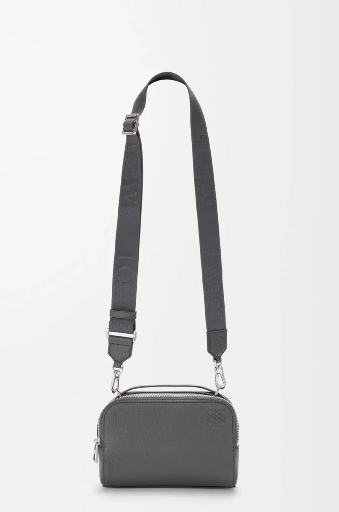 Mini bolso bandolera para cámara en piel de becerro granulada suave color antracita Mini bolso bandolera para cámara en piel de becerro granulada suave color antracita