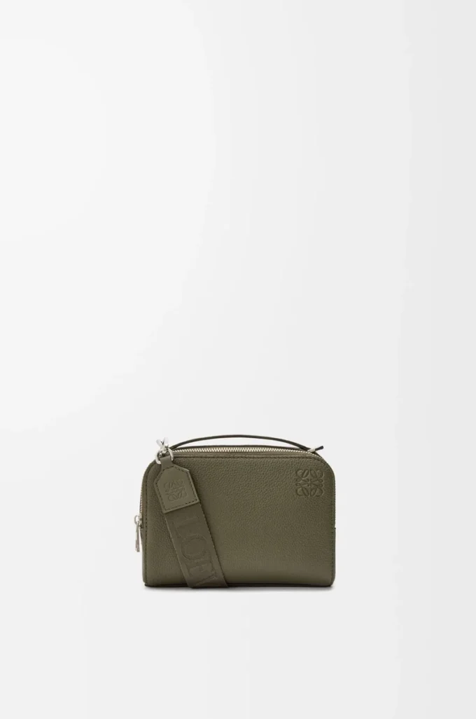 Mini bolso bandolera para cámara en piel de becerro granulada suave color verde caqui Mini bolso bandolera para cámara en piel de becerro granulada suave color verde caqui