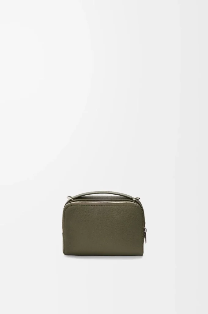 Mini bolso bandolera para cámara en piel de becerro granulada suave color verde caqui Mini bolso bandolera para cámara en piel de becerro granulada suave color verde caqui