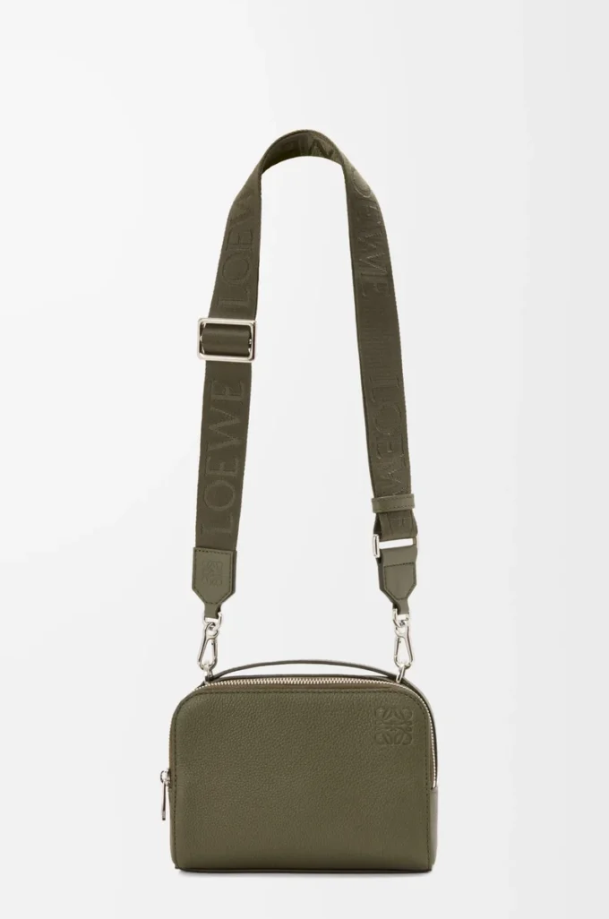 Mini bolso bandolera para cámara en piel de becerro granulada suave color verde caqui Mini bolso bandolera para cámara en piel de becerro granulada suave color verde caqui