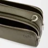 Mini bolso bandolera para cámara en piel de becerro granulada suave color verde caqui Mini bolso bandolera para cámara en piel de becerro granulada suave color verde caqui