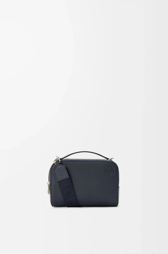 Mini bolso bandolera para cámara en piel de becerro granulada suave Deep Navy Mini bolso bandolera para cámara en piel de becerro granulada suave Deep Navy