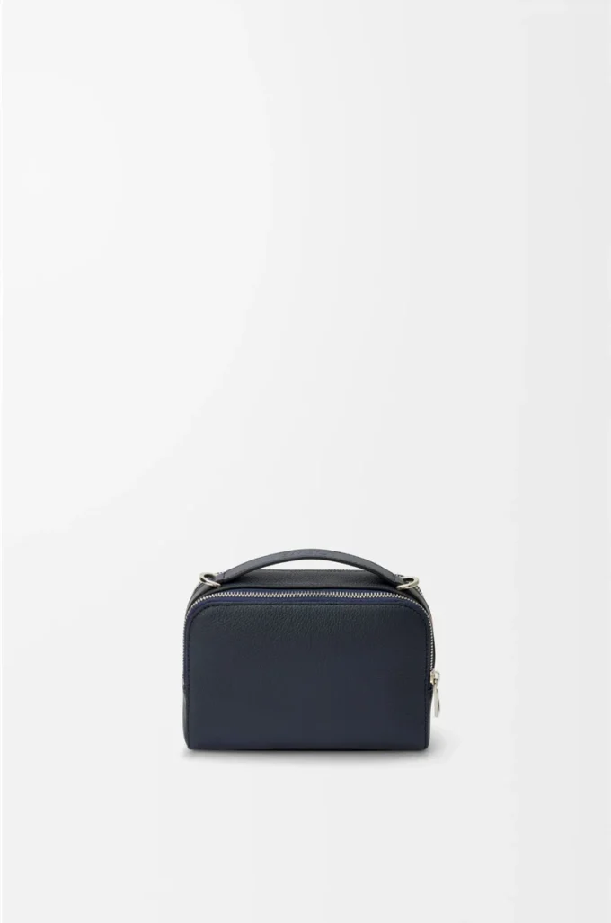 Mini bolso bandolera para cámara en piel de becerro granulada suave Deep Navy Mini bolso bandolera para cámara en piel de becerro granulada suave Deep Navy