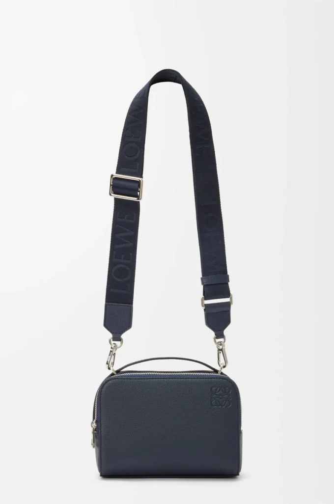 Mini bolso bandolera para cámara en piel de becerro granulada suave Deep Navy Mini bolso bandolera para cámara en piel de becerro granulada suave Deep Navy