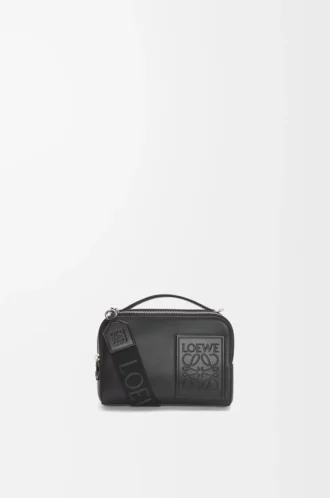 Mini bolso bandolera para cámara en piel de becerro satinada, color negro