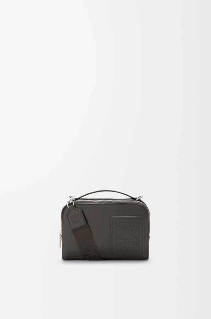 Mini bolso bandolera para cámara en piel de becerro satinada gris oscuro Mini bolso bandolera para cámara en piel de becerro satinada gris oscuro