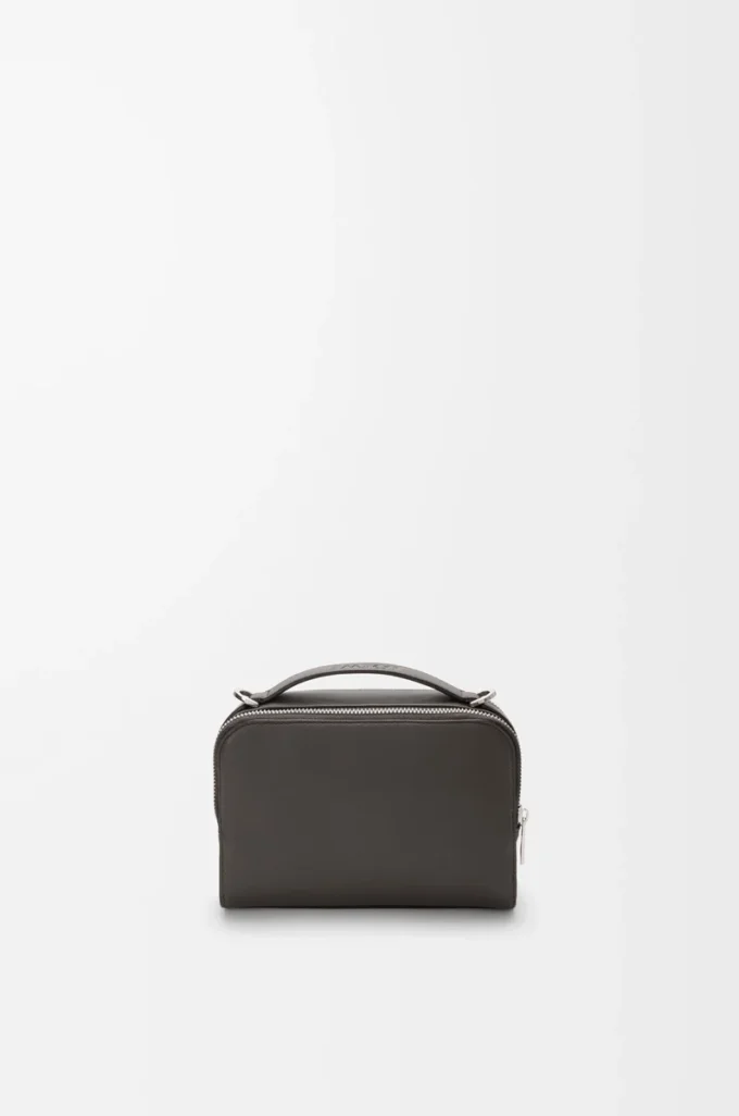 Mini bolso bandolera para cámara en piel de becerro satinada gris oscuro Mini bolso bandolera para cámara en piel de becerro satinada gris oscuro