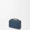 Mini bolso bandolera para cámara en piel de becerro satinada teñida en índigo Mini bolso bandolera para cámara en piel de becerro satinada teñida en índigo