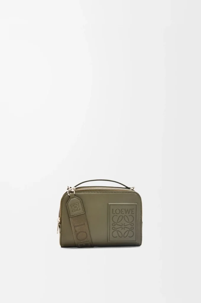 Mini bolso bandolera para cámara en piel de becerro satinada Verde caqui Mini bolso bandolera para cámara en piel de becerro satinada Verde caqui