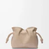 Mini bolso de mano Flamenco en piel de becerro napa arena Mini bolso de mano Flamenco en piel de becerro napa arena