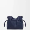 Mini bolso de mano Flamenco en piel de becerro napa azul abismo Mini bolso de mano Flamenco en piel de becerro napa azul abismo
