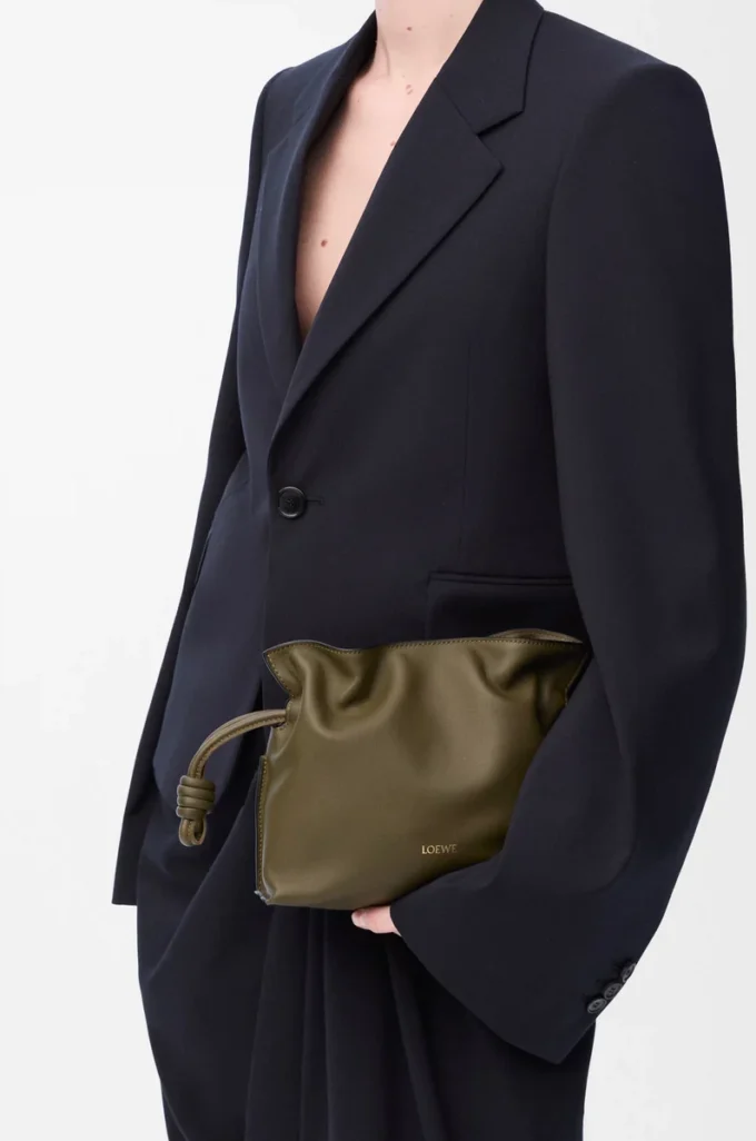 Mini bolso de mano Flamenco en piel de becerro napa Dark Khaki Mini bolso de mano Flamenco en piel de becerro napa Dark Khaki