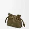 Mini bolso de mano Flamenco en piel de becerro napa Dark Khaki Mini bolso de mano Flamenco en piel de becerro napa Dark Khaki