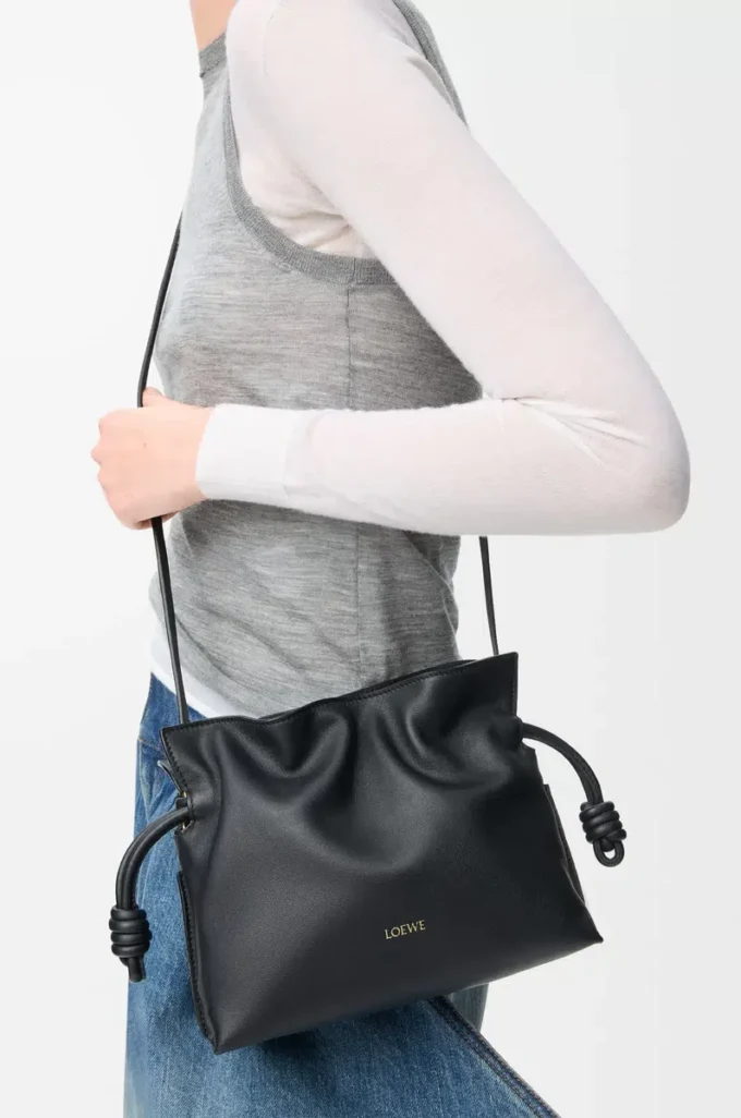 Mini bolso de mano Flamenco en piel de becerro napa negro Mini bolso de mano Flamenco en piel de becerro napa negro