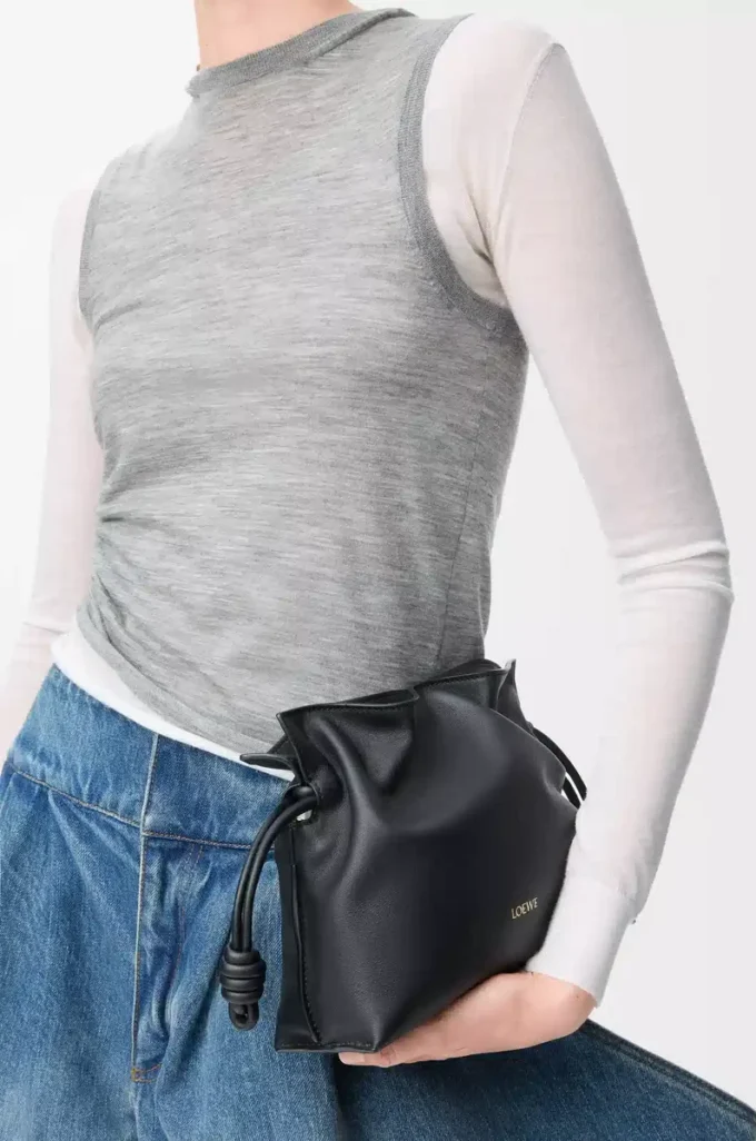 Mini bolso de mano Flamenco en piel de becerro napa negro Mini bolso de mano Flamenco en piel de becerro napa negro