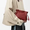 Mini bolso de mano Flamenco en piel de becerro napa rojo quemado Mini bolso de mano Flamenco en piel de becerro napa rojo quemado