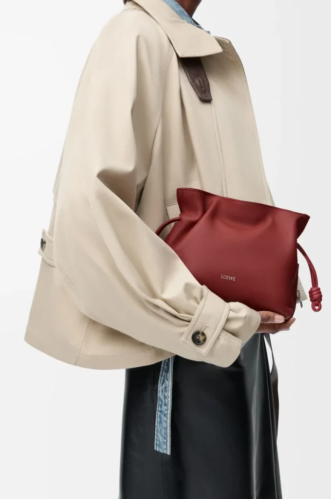Mini bolso de mano Flamenco en piel de becerro napa rojo quemado Mini bolso de mano Flamenco en piel de becerro napa rojo quemado