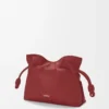 Mini bolso de mano Flamenco en piel de becerro napa rojo quemado Mini bolso de mano Flamenco en piel de becerro napa rojo quemado