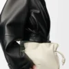 Mini bolso de mano Flamenco en piel de becerro napa Sea Salt Mini bolso de mano Flamenco en piel de becerro napa Sea Salt